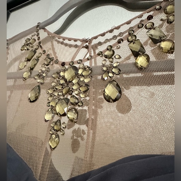 Adrianna Papell gray cocktail dress with sequin neckline - Picture 4 of 6